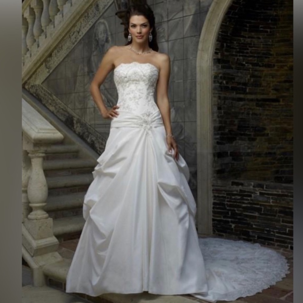 Casablanca Wedding Dress Luxury Bridal Gown Romantic Elegant Beaded Pearl Sequin